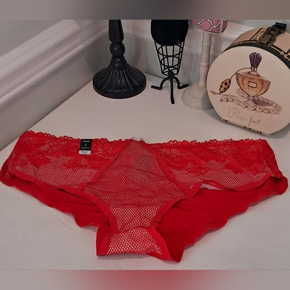 Torrid Red Hipster Floral Fishnet Ruched Back Sz 2 NWT Underwear - Picture 1 of 6